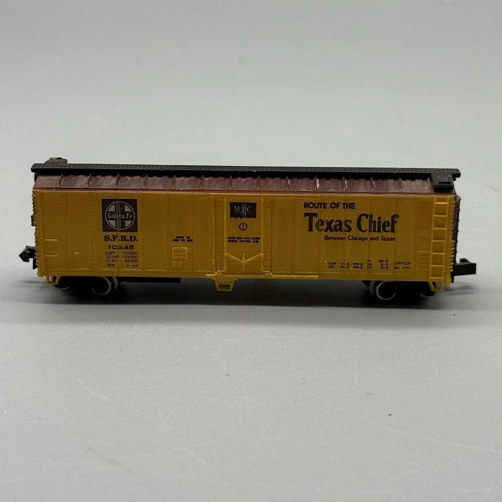 Bachmann N Scale Santa Fe Texas Chief 50' Boxcar SFRD 10248 Yellow Freight Car